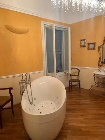 Отель Gold Genova Carbonara 0*, Генуя